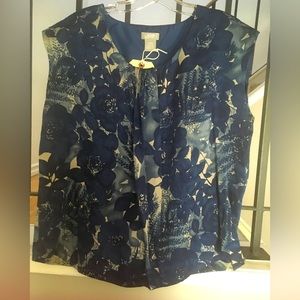 Size XL sleeveless top with pleated front. Shades of blue and teal, made of silk